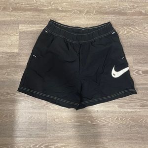 nike shorts size medium